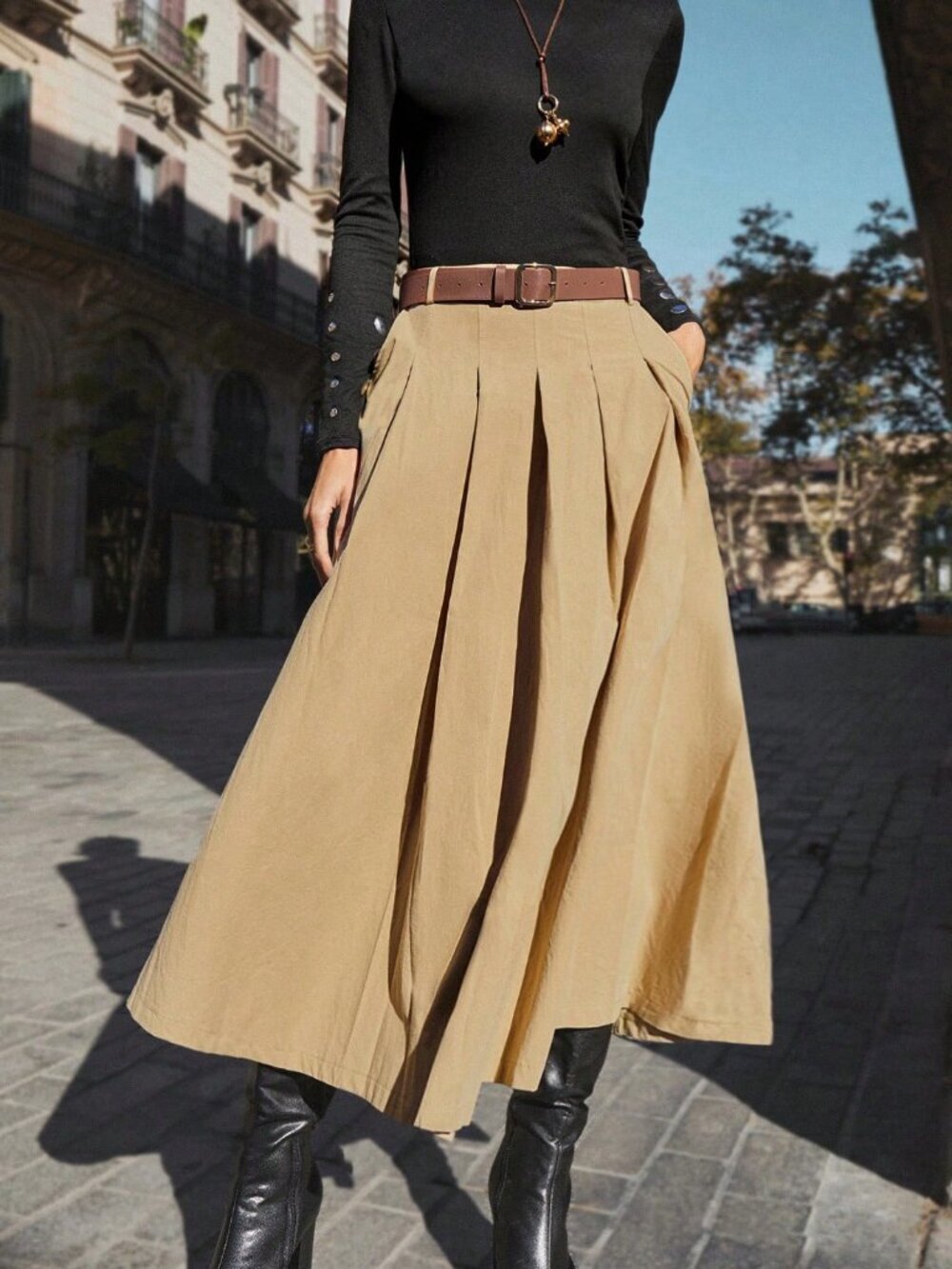 Khaki Pleated Casual Women's Skirt with Detachable Metal Belt and Side Pockets - Picture 6 of 13